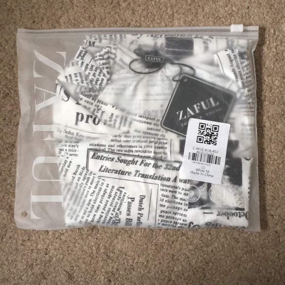 Zaful News Paper Print Crop Round Neck Tee - Picture 3 of 5